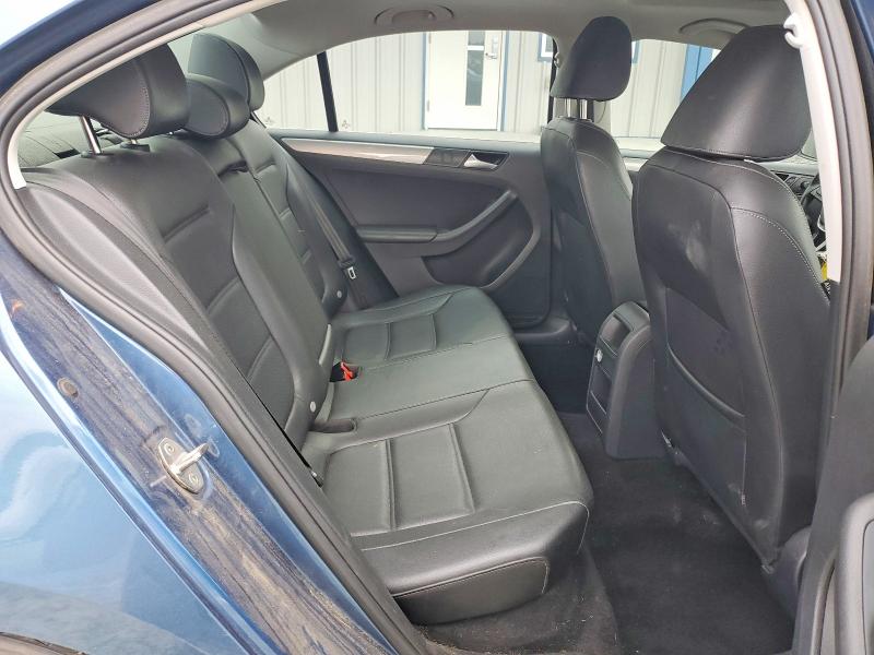 Photo 10 from auction – 2018 VOLKSWAGEN JETTA with VIN 3VWDB7AJ7JM261052