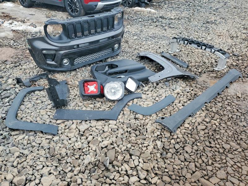 Photo 13 from auction – 2020 JEEP RENEGADE with VIN ZACNJABB6LPL17042