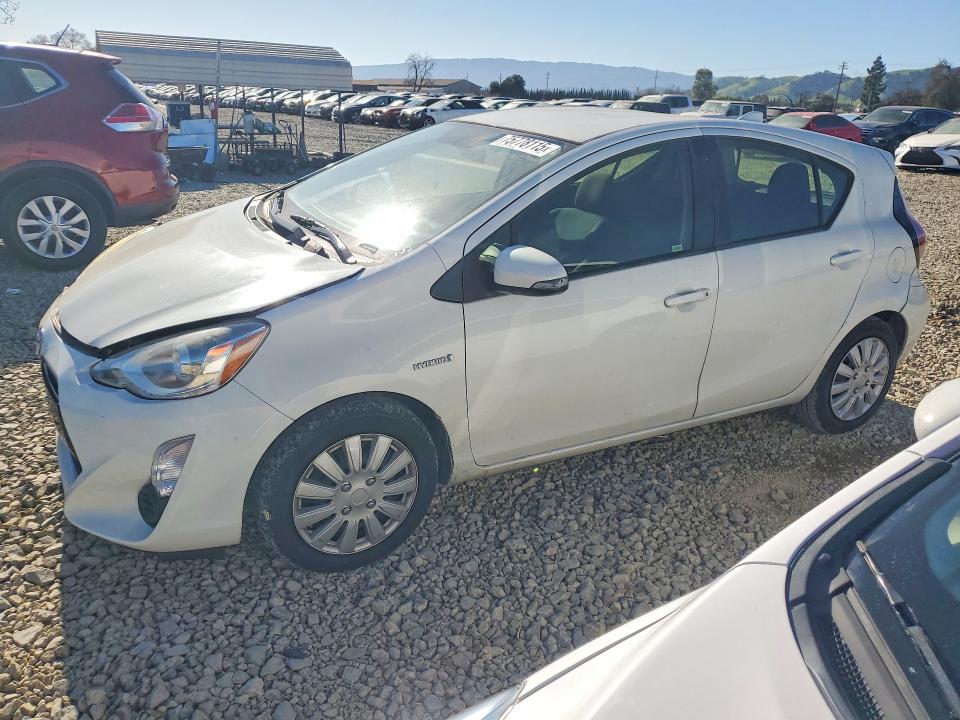 TOYOTA PRIUS C 2015 with VIN JTDKDTB31F1580786 - Photo from auction