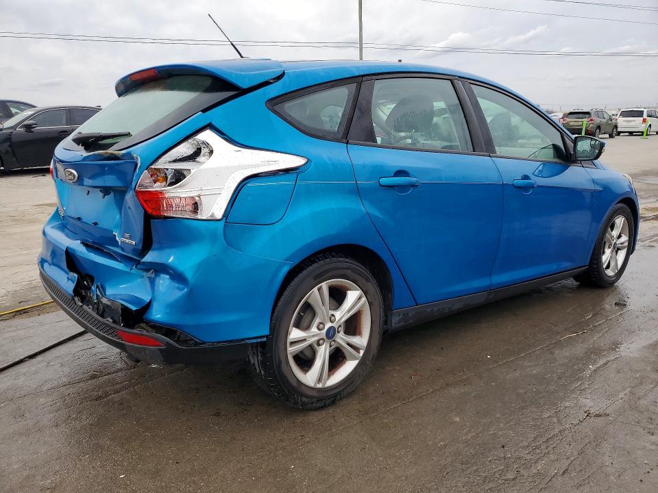 Photo 3 from auction – 2014 FORD FOCUS SE with VIN 1FADP3K25EL359787