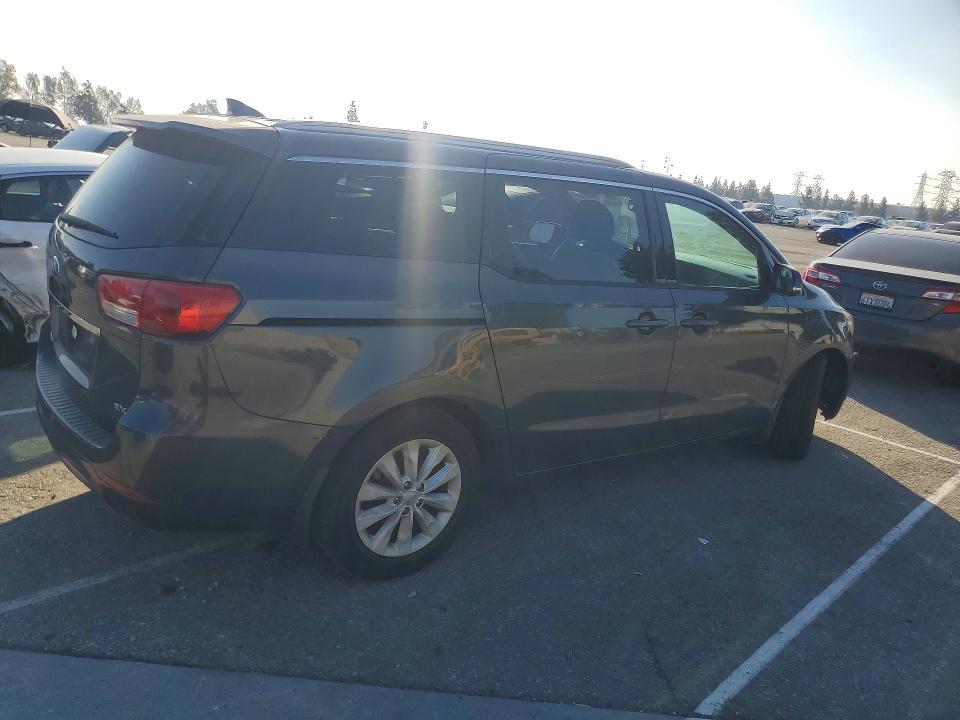Photo 3 from auction – 2017 KIA SEDONA with VIN KNDMC5C14H6257178
