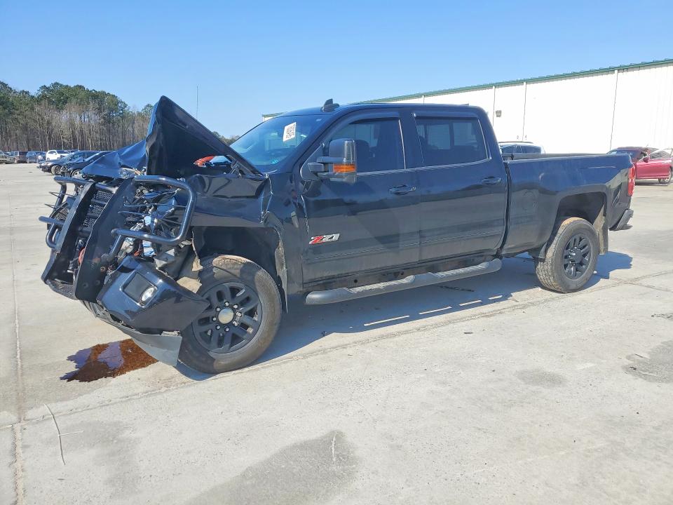 CHEVROLET SILVERADO 2018 with VIN 1GC1KVEG0JF272385 - Photo from auction