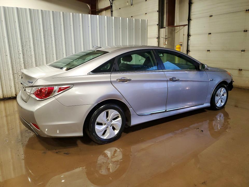 Photo 3 from auction – 2013 HYUNDAI SONATA HYB with VIN KMHEC4A40DA095502