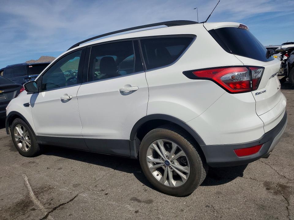 Photo 2 from auction – 2017 FORD ESCAPE with VIN 1FMCU0GD4HUC04472