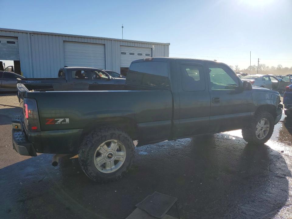 Zdjęcie 3 z aukcji – 2004 CHEVROLET SILVERADO z VIN 2GCEK19T141238503