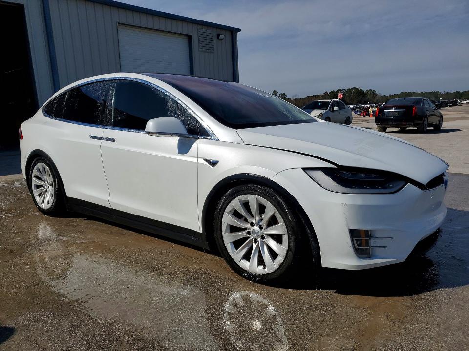 Photo 4 from auction – 2017 TESLA MODEL X with VIN 5YJXCBE25HF050479