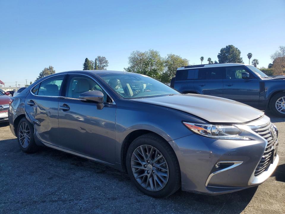 Zdjęcie 4 z aukcji – 2018 LEXUS ES z VIN 58ABK1GG4JU114058