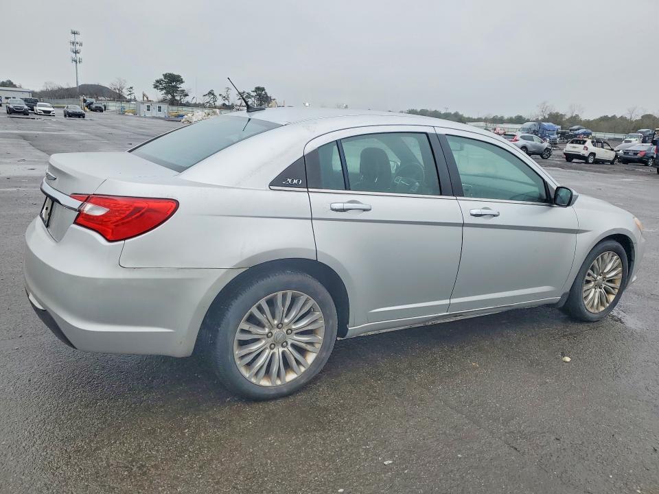 Photo 3 from auction – 2011 CHRYSLER 200 with VIN 1C3BC2FG8BN624512