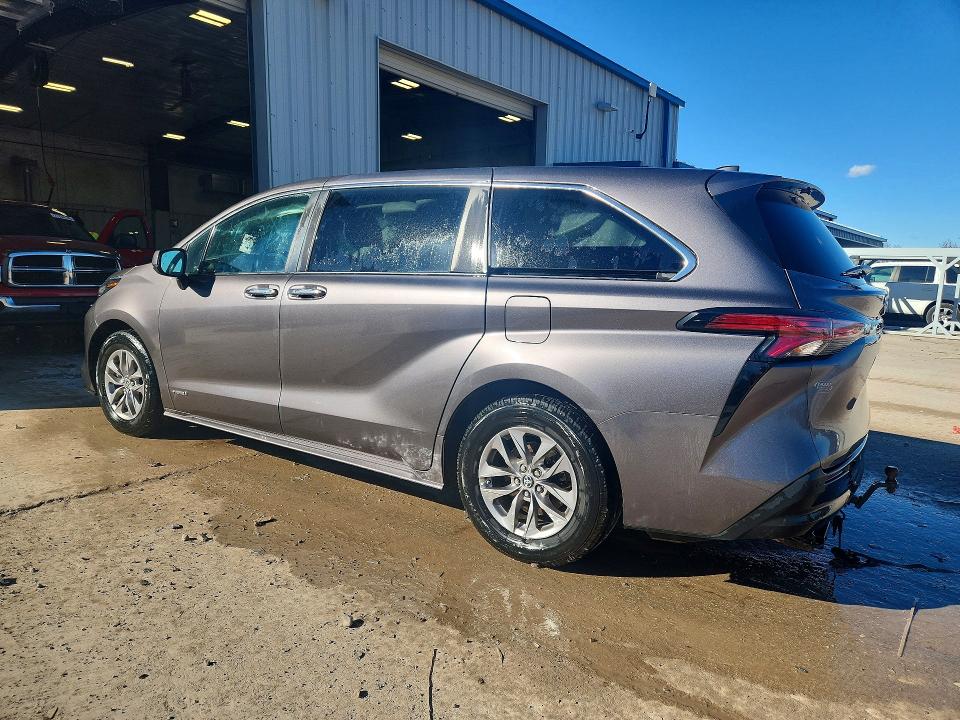 Photo 2 from auction – 2021 TOYOTA SIENNA with VIN 5TDYRKEC3MS018972
