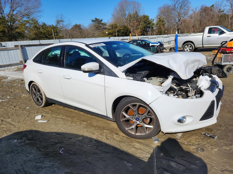 Photo 4 from auction – 2014 FORD FOCUS SE with VIN 1FADP3F2XEL232527