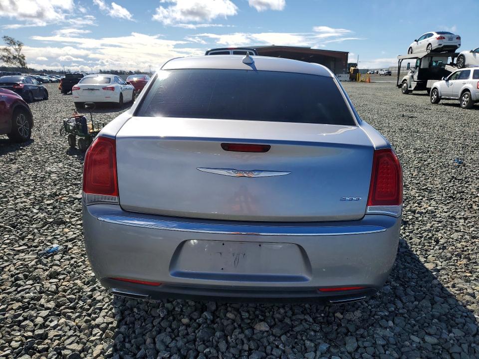 Photo 6 from auction – 2015 CHRYSLER 300 with VIN 2C3CCAAG1FH792674