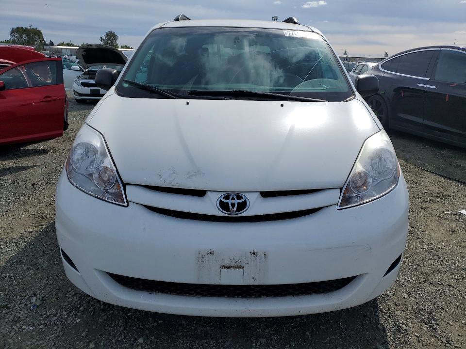 Photo 5 from auction – 2010 TOYOTA SIENNA with VIN 5TDKK4CC3AS332397