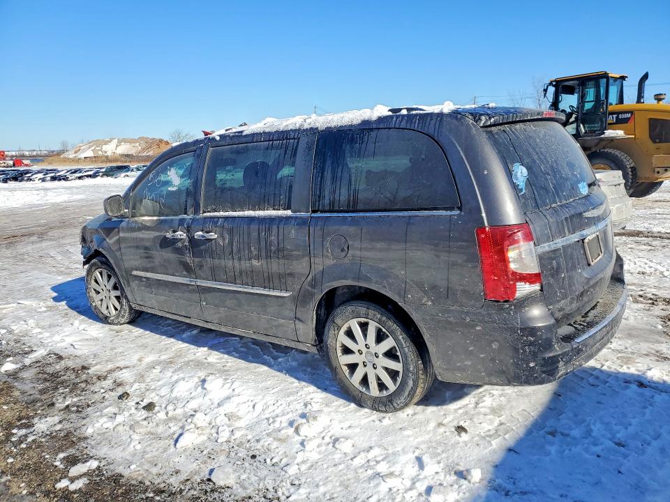 Photo 2 from auction – 2016 CHRYSLER TOWN AND C with VIN 2C4RC1BG2GR111177