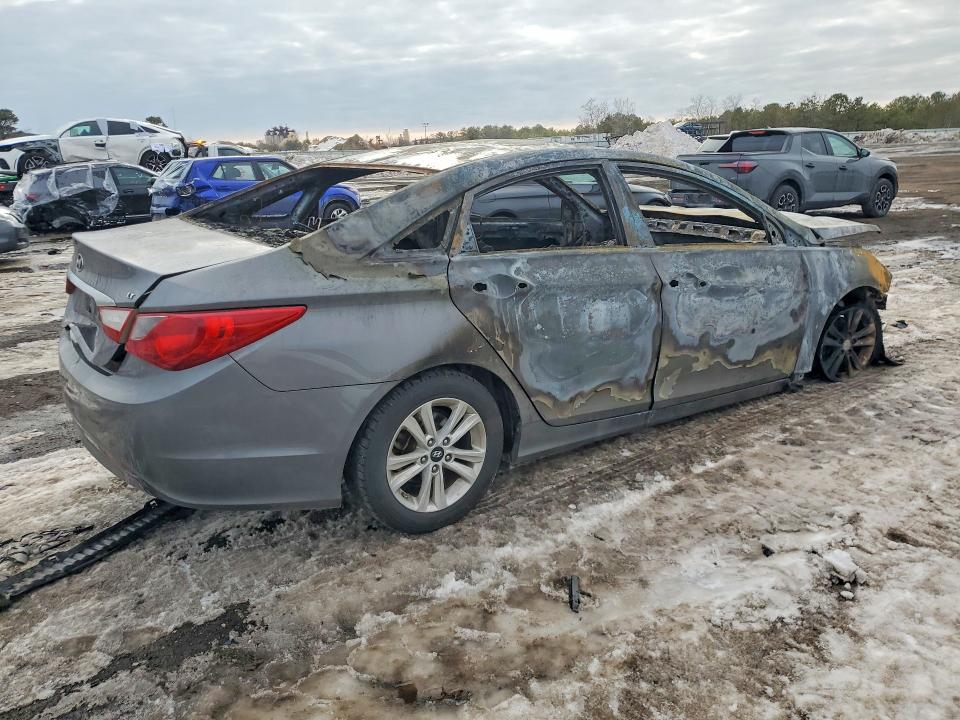 Photo 3 from auction – 2011 HYUNDAI SONATA with VIN 5NPEB4AC6BH198752