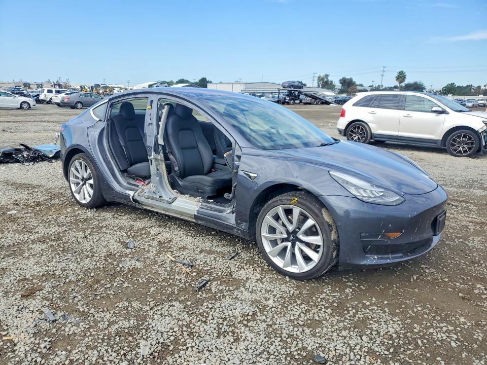 Photo 4 from auction – 2018 TESLA MODEL 3 with VIN 5YJ3E1EA9JF024127