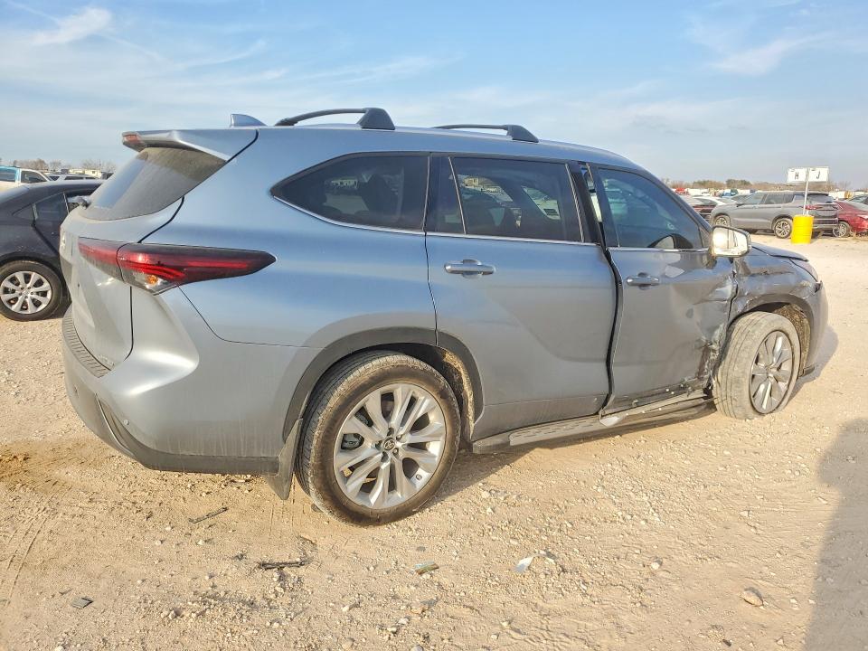 Photo 3 from auction – 2024 TOYOTA HIGHLANDER with VIN 5TDKDRAH6RS535589