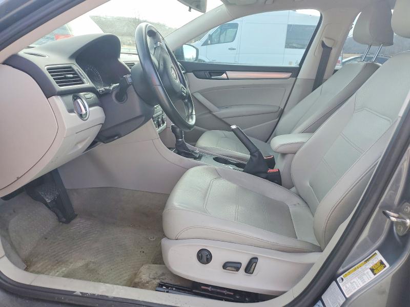 Photo 7 from auction – 2015 VOLKSWAGEN PASSAT with VIN 1VWAT7A37FC122579
