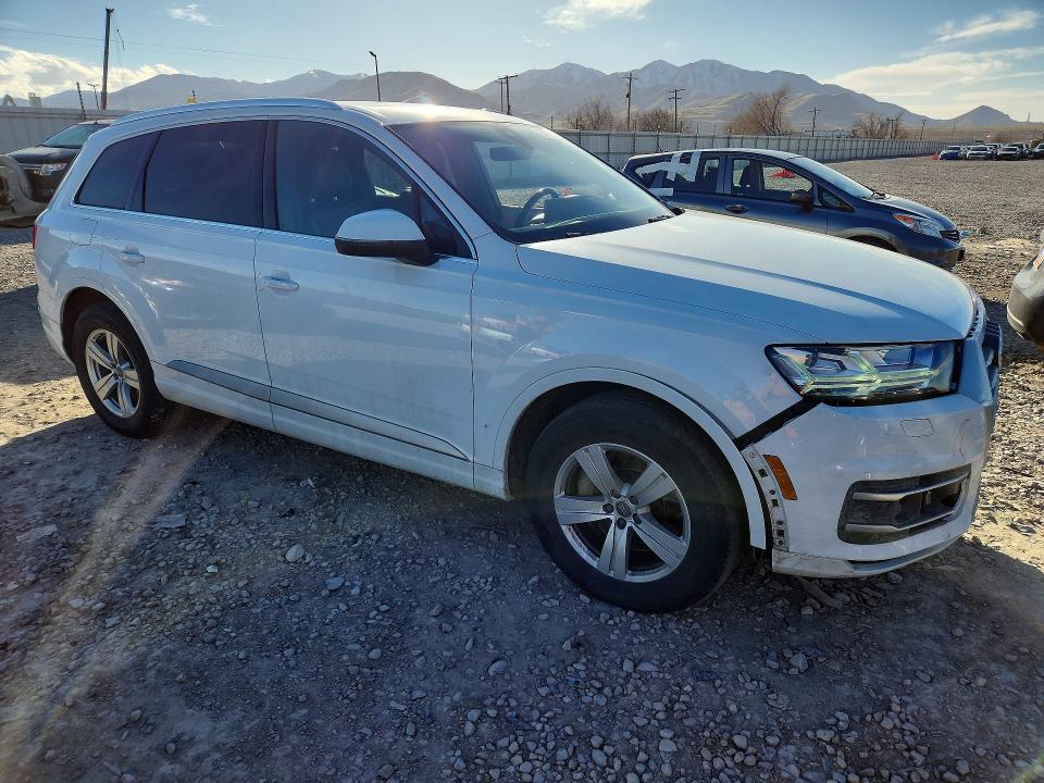 Photo 4 from auction – 2018 AUDI Q7 PREMIUM with VIN WA1LHAF73JD021395