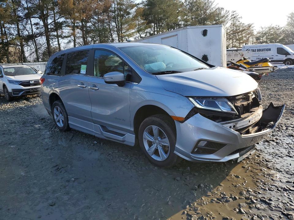 Photo 4 from auction – 2018 HONDA ODYSSEY with VIN 5FNRL6H58JB084220