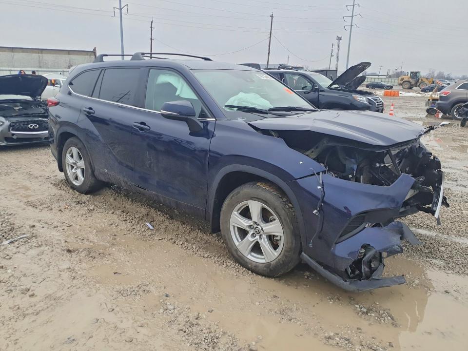 Photo 4 from auction – 2022 TOYOTA HIGHLANDER with VIN 5TDCZRAH2NS554205