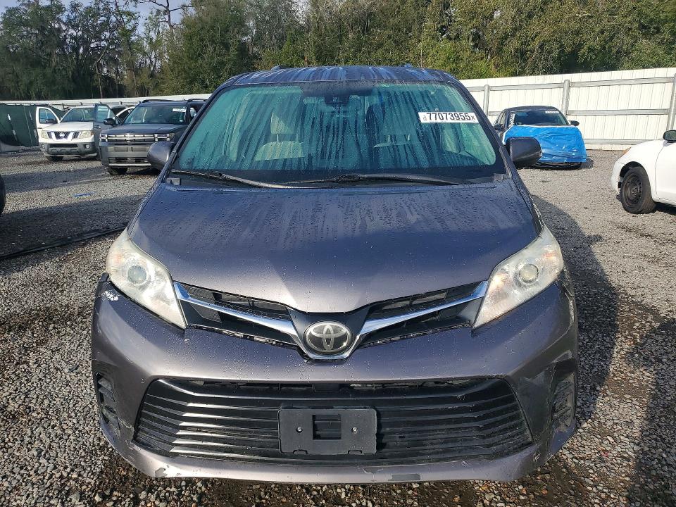 Photo 5 from auction – 2018 TOYOTA SIENNA with VIN 5TDKZ3DC9JS906246