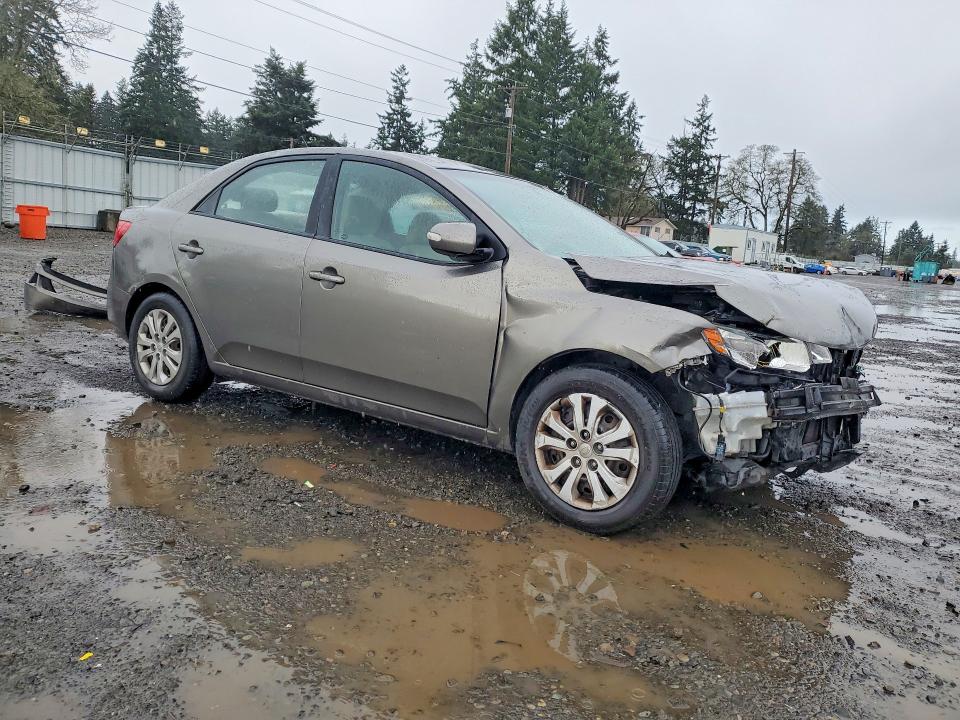Photo 4 from auction – 2010 KIA FORTE with VIN KNAFU4A26A5243643