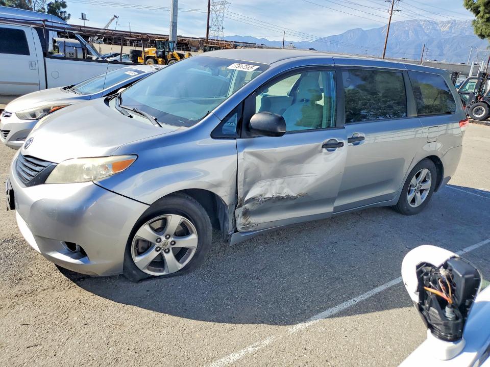 TOYOTA SIENNA 2013 with VIN 5TDZK3DC2DS312072 - Photo from auction