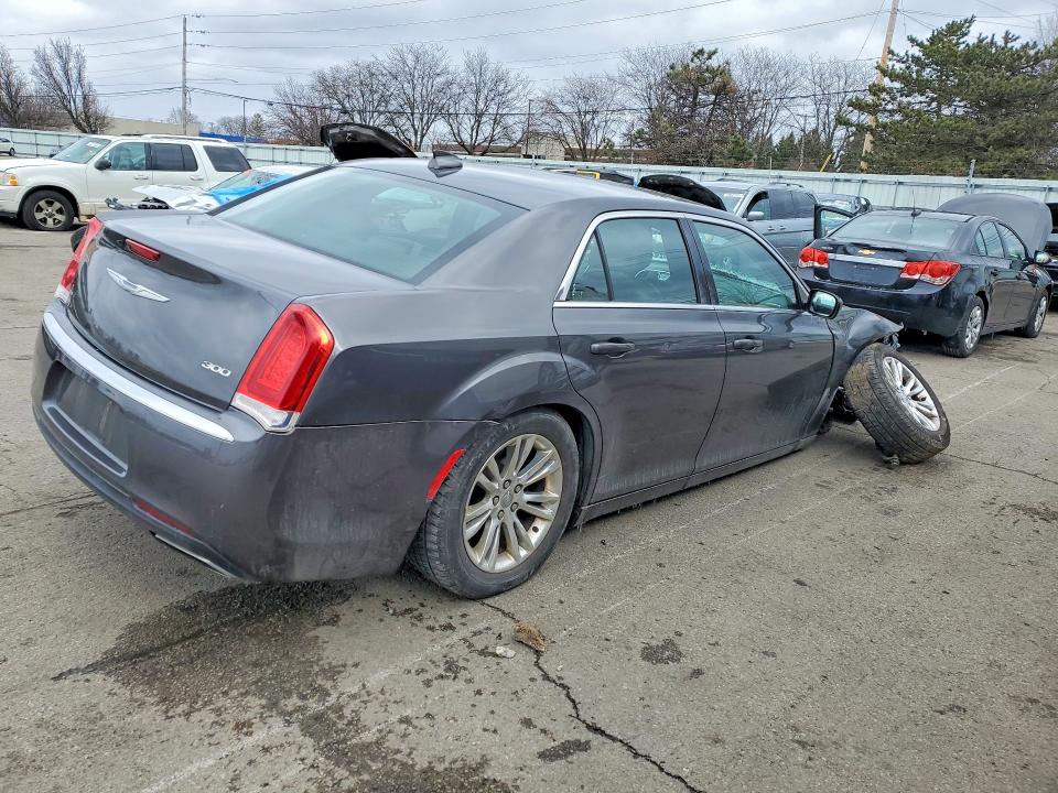 Photo 3 from auction – 2017 CHRYSLER 300 with VIN 2C3CCAAG9HH576980
