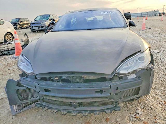 Photo 5 from auction – 2015 TESLA MODEL S with VIN 5YJSA1E12FF118803