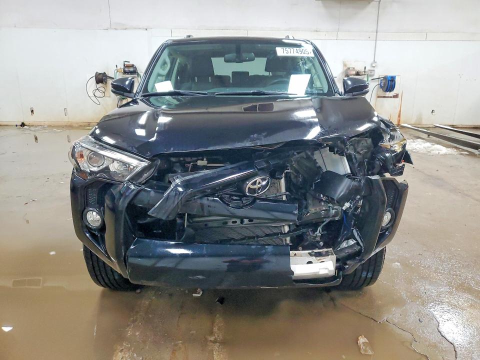 Photo 5 from auction – 2019 TOYOTA 4 RUNNER with VIN JTEBU5JR3K5652457