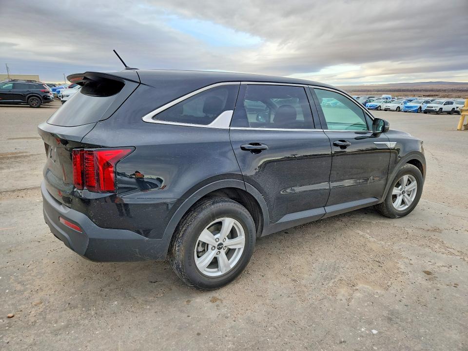 Photo 3 from auction – 2023 KIA SORENTO with VIN 5XYRG4LC2PG234399