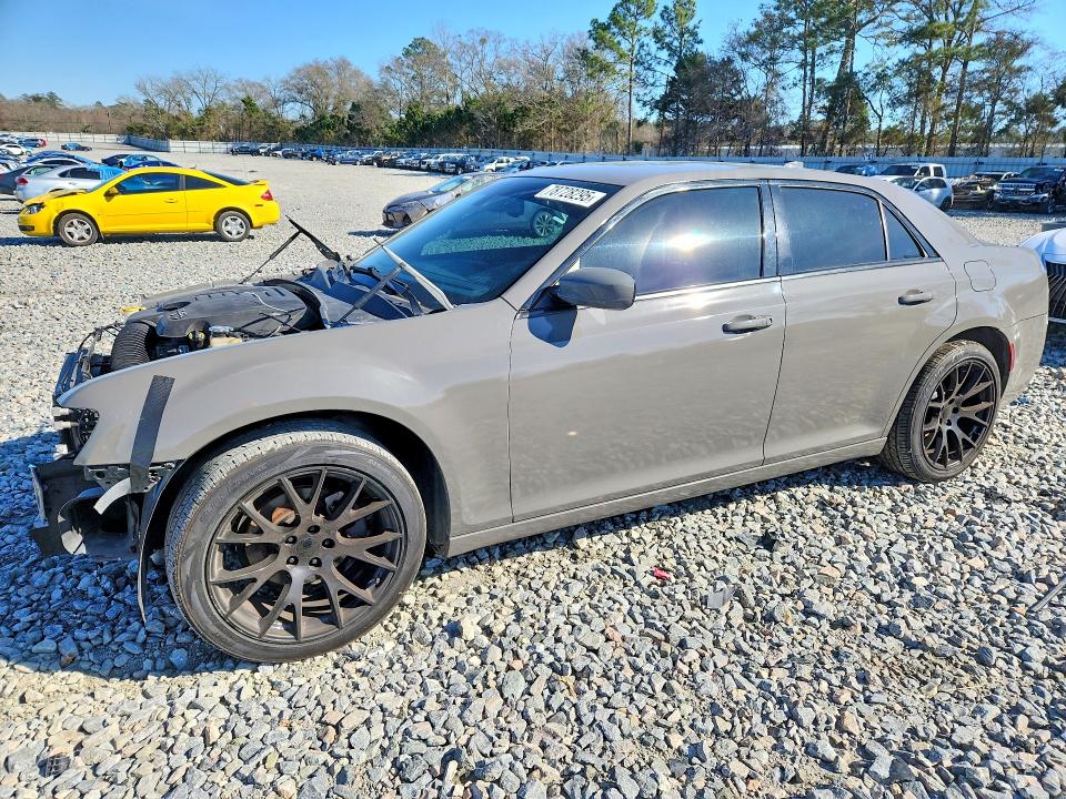 CHRYSLER 300 2019 with VIN 2C3CCABG7KH537908 - Photo from auction