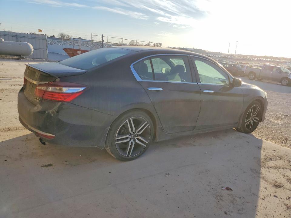 Photo 3 from auction – 2017 HONDA ACCORD with VIN 1HGCR2F15HA027507