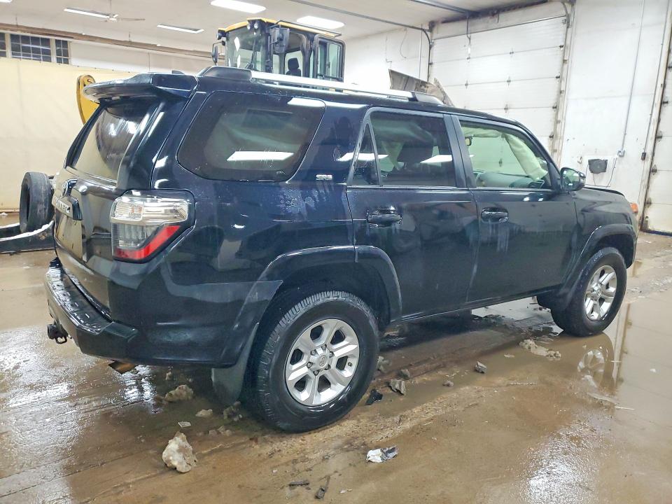 Photo 3 from auction – 2019 TOYOTA 4 RUNNER with VIN JTEBU5JR3K5652457