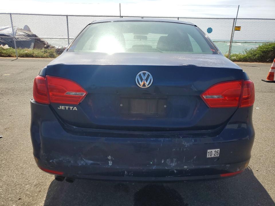 Photo 6 from auction – 2014 VOLKSWAGEN JETTA with VIN 3VW2K7AJ8EM395873