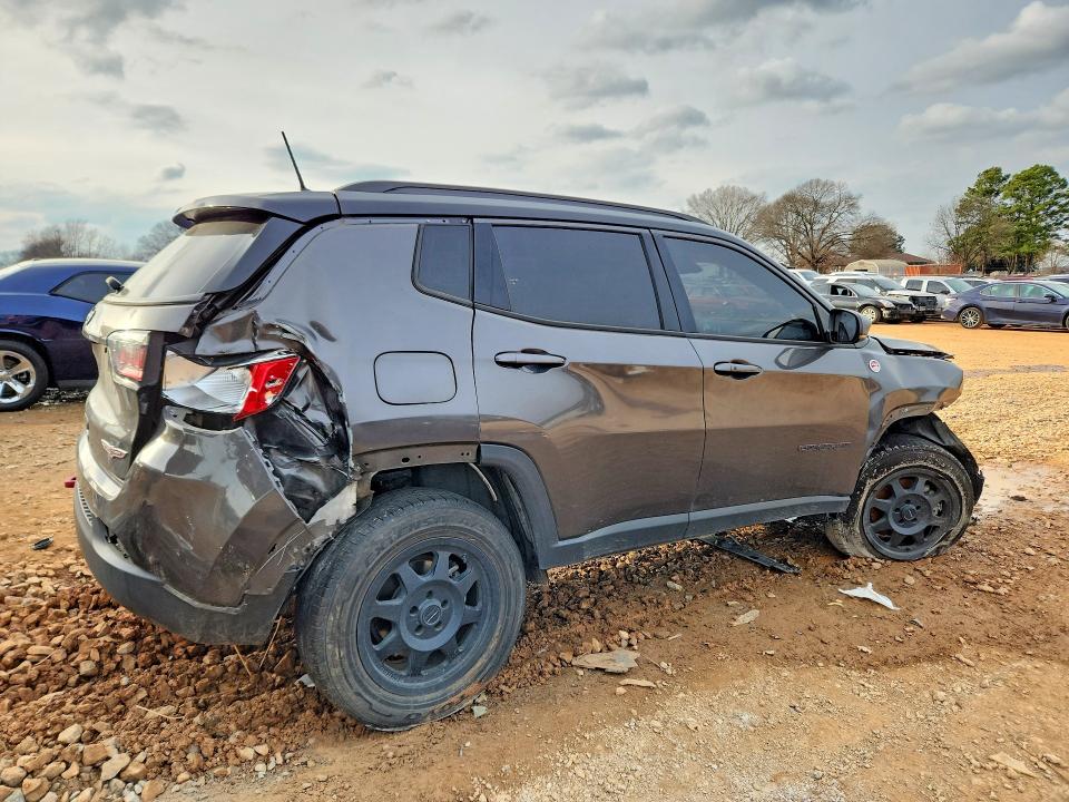 Photo 3 from auction – 2019 JEEP COMPASS with VIN 3C4NJDDB7KT728507