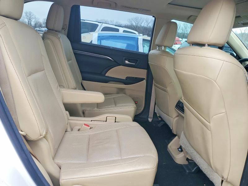 Photo 11 from auction – 2015 TOYOTA HIGHLANDER with VIN 5TDYKRFH6FS045416