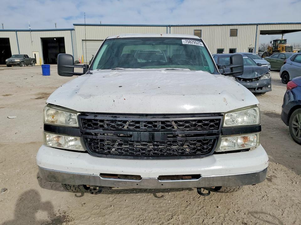 Photo 5 from auction – 2006 CHEVROLET SILVERADO with VIN 2GCEK13TX61167586