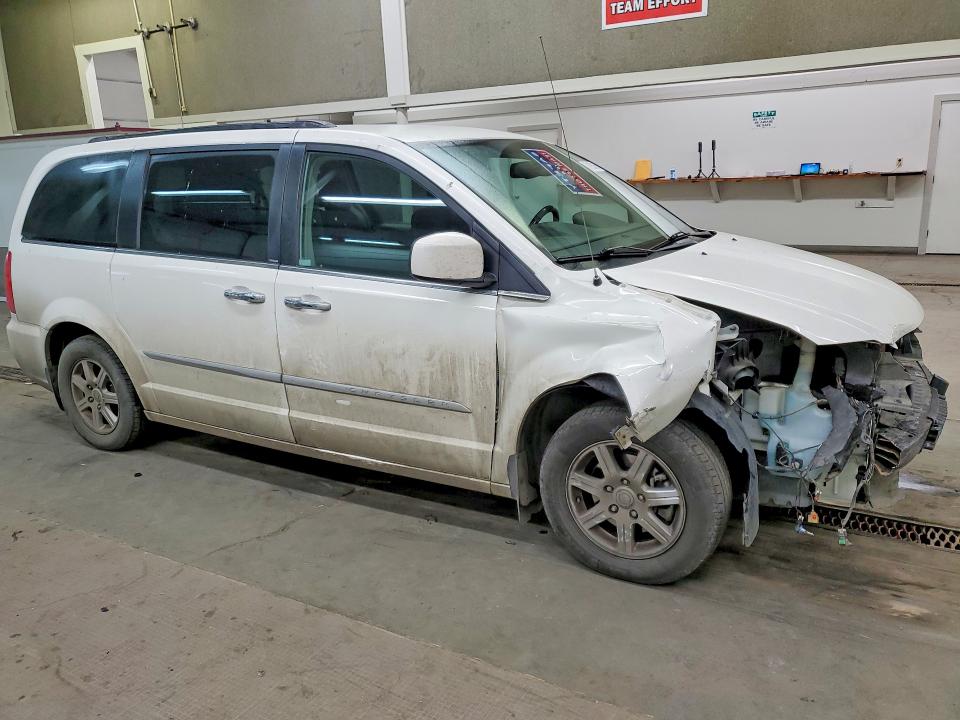 Photo 4 from auction – 2011 CHRYSLER TOWN & COU with VIN 2A4RR5DGXBR782926