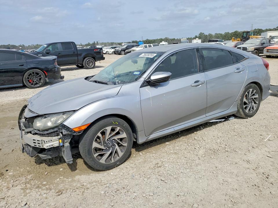 HONDA CIVIC 2018 z numerem VIN 19XFC2F76JE012485 - Zdjęcie z aukcji