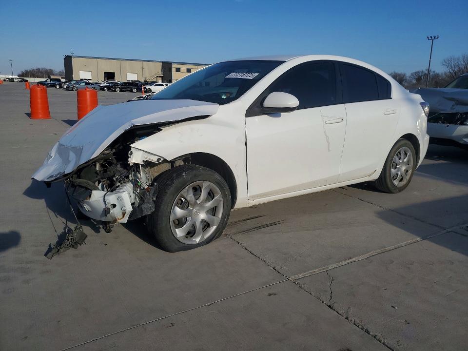 MAZDA 3 2013 with VIN JM1BL1U84D1703591 - Photo from auction