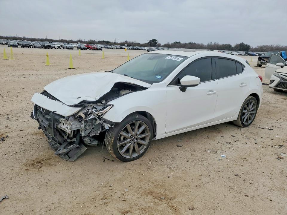 MAZDA 3 2018 with VIN 3MZBN1L32JM267013 - Photo from auction