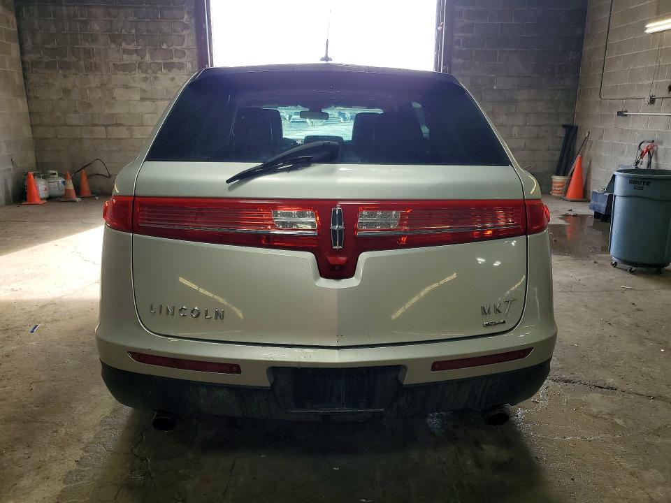 Photo 6 from auction – 2015 LINCOLN MKT with VIN 2LMHJ5ATXFBL02490