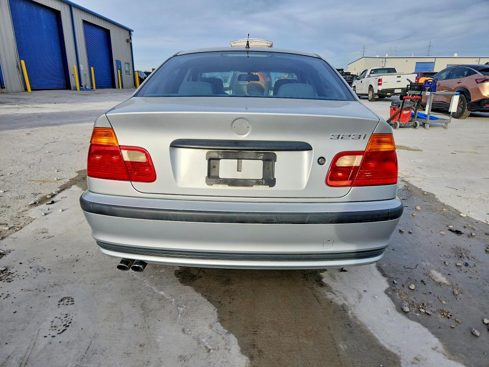 Photo 6 from auction – 2000 BMW 323 with VIN WBAAM3345YKC67370