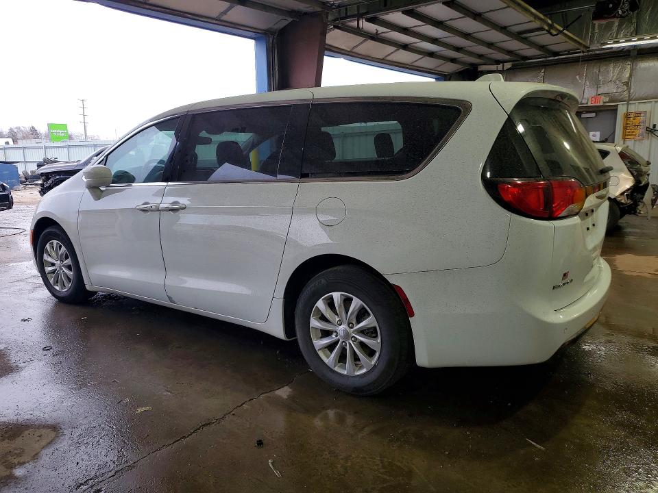 Photo 2 from auction – 2018 CHRYSLER PACIFICA with VIN 2C4RC1FG3JR100741