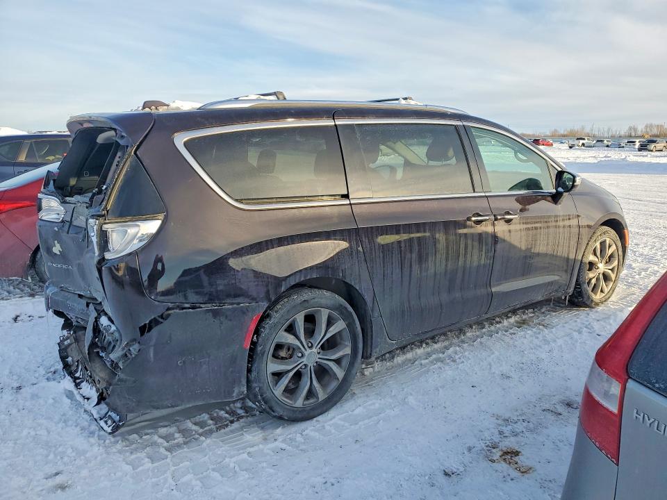 Photo 3 from auction – 2017 CHRYSLER PACIFICA with VIN 2C4RC1GG8HR657881
