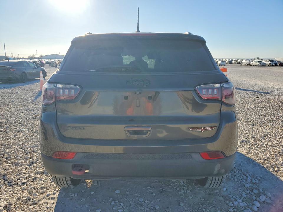 Photo 6 from auction – 2019 JEEP COMPASS with VIN 3C4NJDDB4KT617820