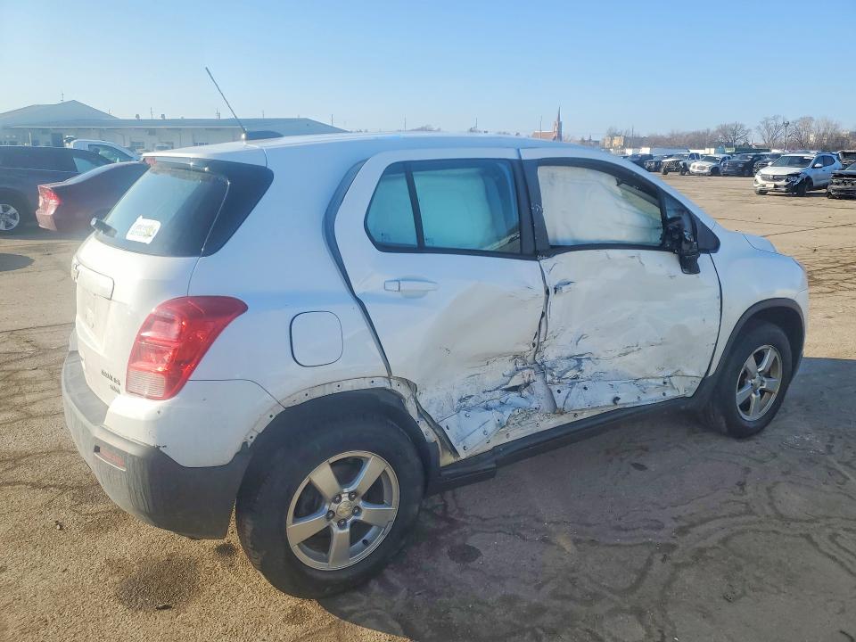 Photo 3 from auction – 2016 CHEVROLET TRAX with VIN 3GNCJNSB9GL221042