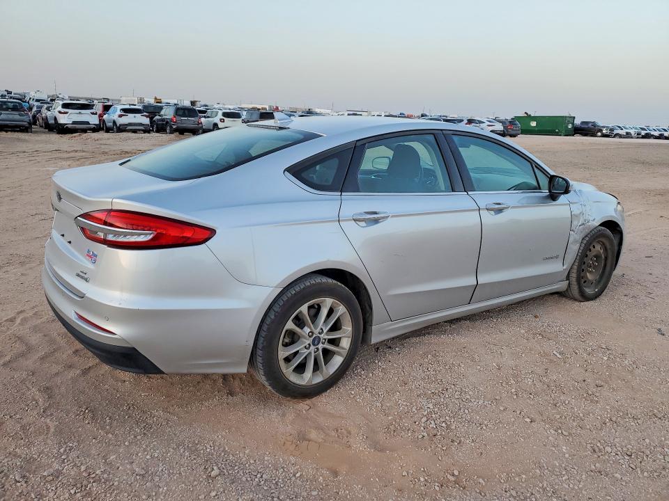 Photo 3 from auction – 2019 FORD FUSION with VIN 3FA6P0LU5KR238083