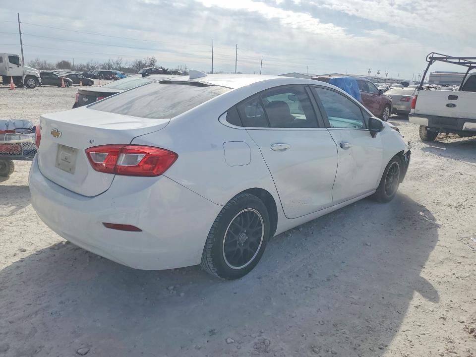 Photo 3 from auction – 2017 CHEVROLET CRUZE LT with VIN 3G1BE5SM9HS519407
